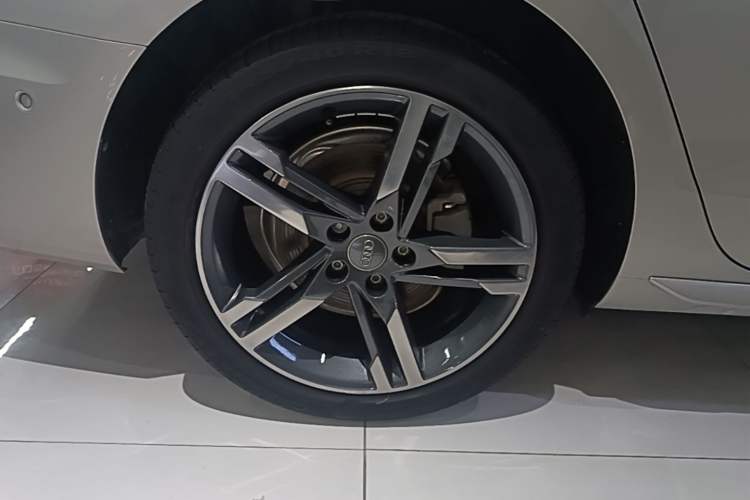 Used Audi A4L 2020 40 TFSI quattro Luxury Dynamic Model Right Rear Wheel Hub