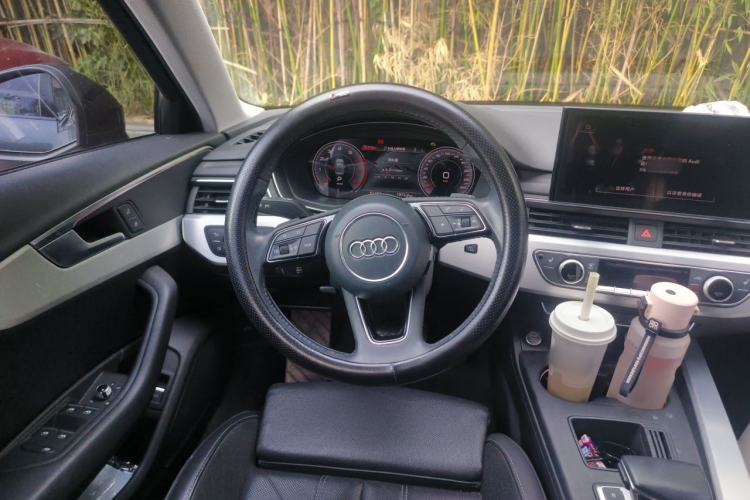 Used Audi A4L 2020 40 TFSI Luxury Dynamic Model Steering Wheel