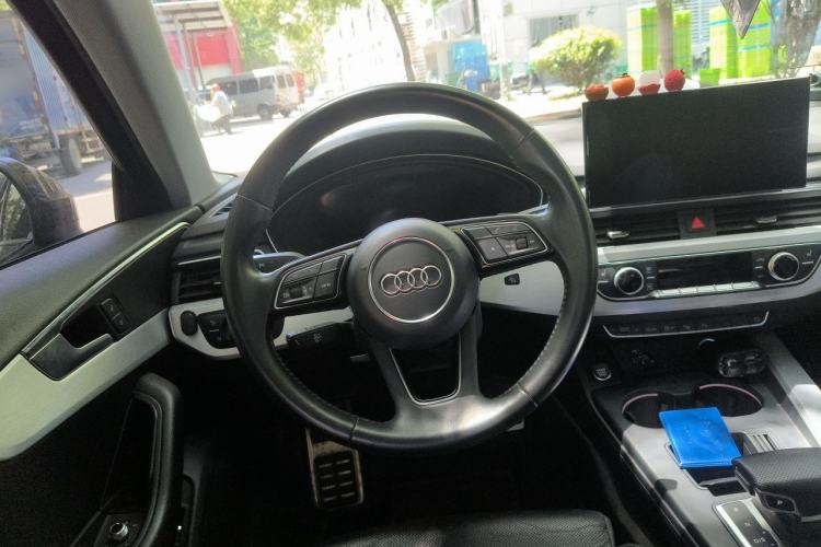 Used Audi A4L 2020 40 TFSI Luxury Dynamic Model Steering Wheel