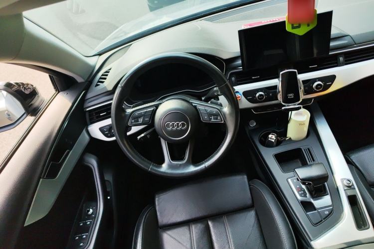 Used Audi A4L 2020 40 TFSI Fashion Dynamic Model Steering Wheel