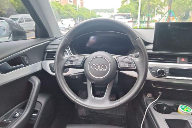 Used Audi A4L 2020 40 TFSI Fashion Dynamic Model Steering Wheel