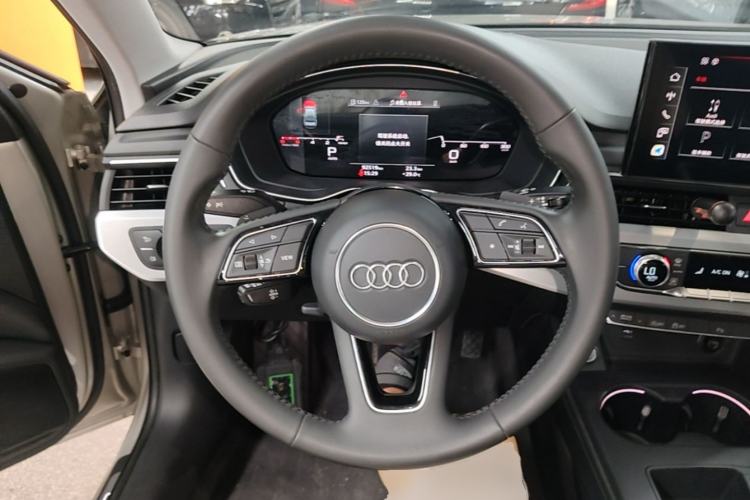 Used Audi A4L 2020 40 TFSI Fashion Dynamic Model Steering Wheel