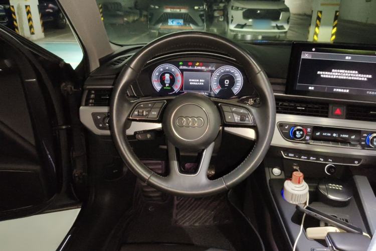 Used Audi A4L 2020 40 TFSI Luxury Dynamic Model Steering Wheel