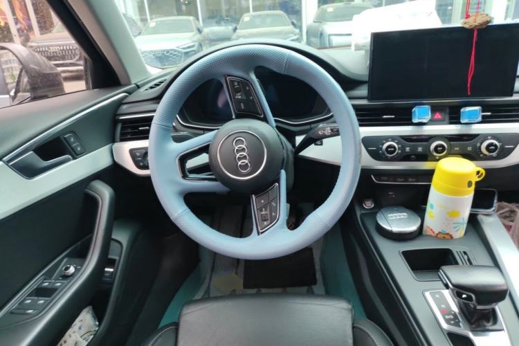 Used Audi A4L 2020 40 TFSI Fashionable and Elegant Model Steering Wheel