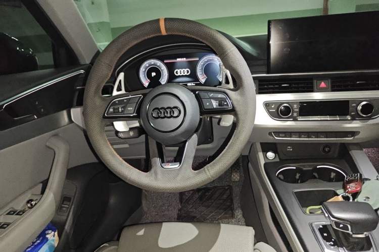 Used Audi A4L 2020 40 TFSI Luxury Dynamic Model Steering Wheel