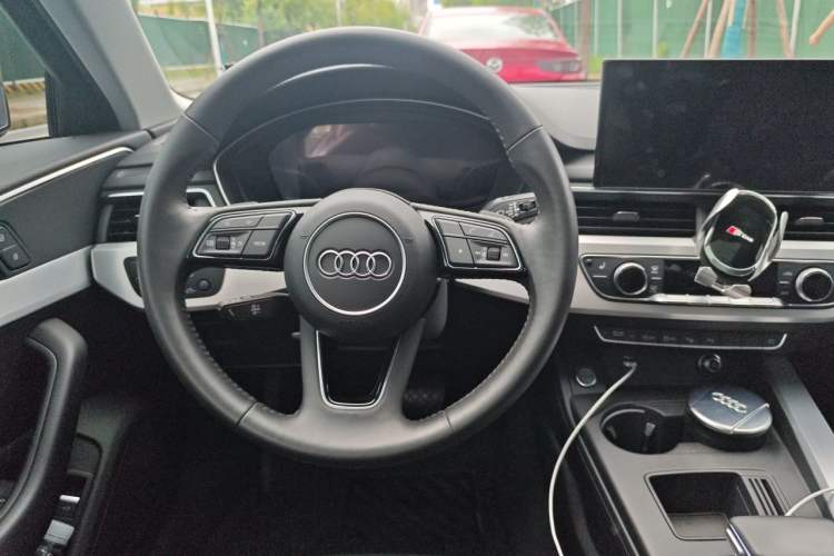 Used Audi A4L 2020 40 TFSI Luxury Dynamic Model Steering Wheel
