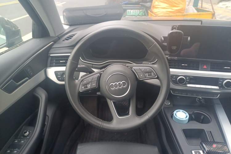 Used Audi A4L 2020 40 TFSI quattro Luxury Dynamic Model Steering Wheel