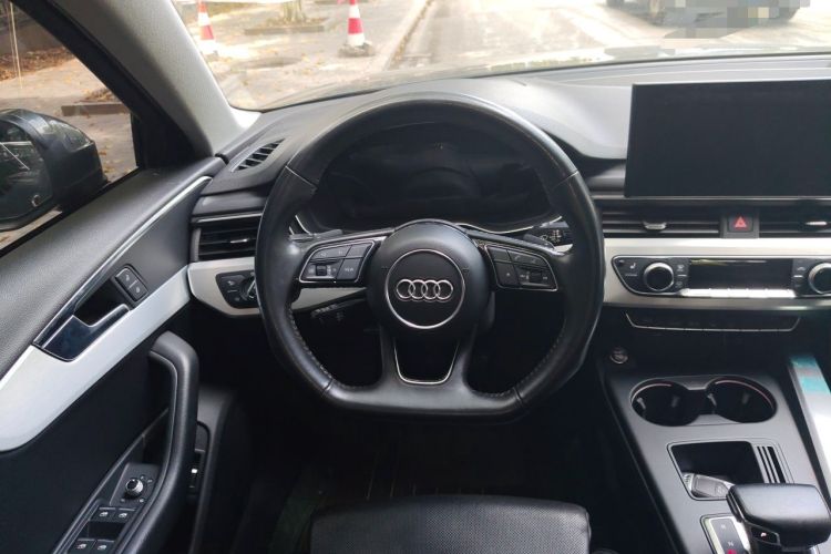 Used Audi A4L 2020 40 TFSI Luxury Dynamic Model Steering Wheel