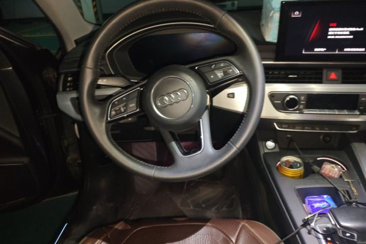 Used Audi A4L 2020 40 TFSI Luxury Dynamic Model Steering Wheel
