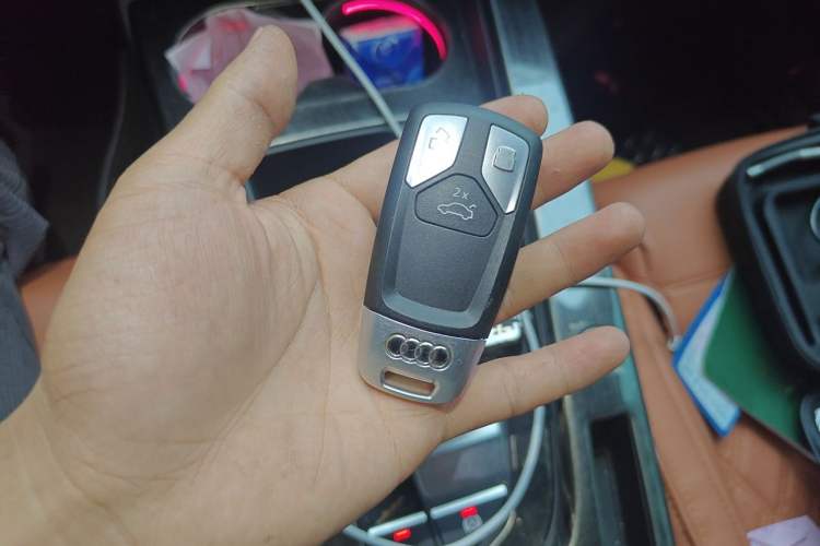 Used Audi A4L 2020 40 TFSI Fashionable and Elegant Model Vehicle Key