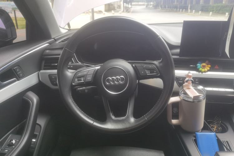 Used Audi A4L 2020 40 TFSI Luxury Dynamic Model Steering Wheel