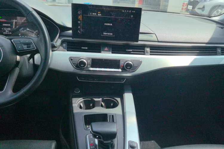 Used Audi A4L 2020 40 TFSI Fashion Dynamic Model Audio And AC Panel