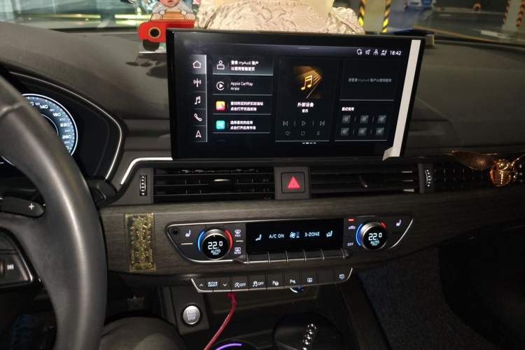 Used Audi A4L 2020 40 TFSI Fashionable and Elegant Model Audio And AC Panel