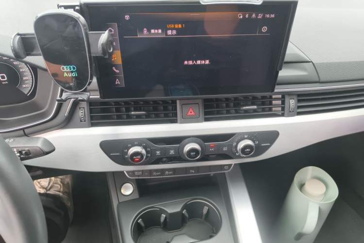 Used Audi A4L 2020 40 TFSI Fashion Dynamic Model Audio And AC Panel