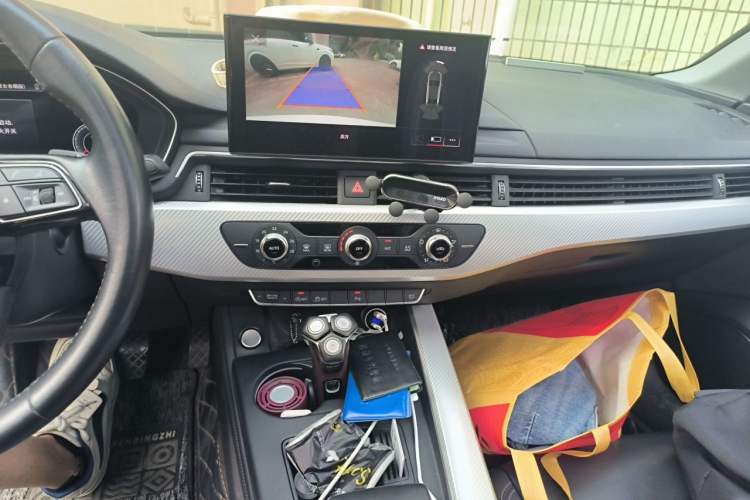 Used Audi A4L 2020 40 TFSI Fashionable and Elegant Model Audio And AC Panel