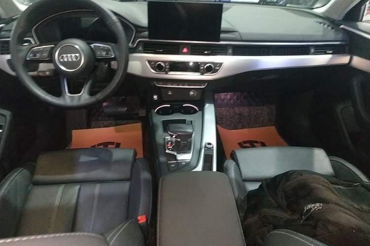 Used Audi A4L 2020 40 TFSI Luxury Dynamic Model Audio And AC Panel