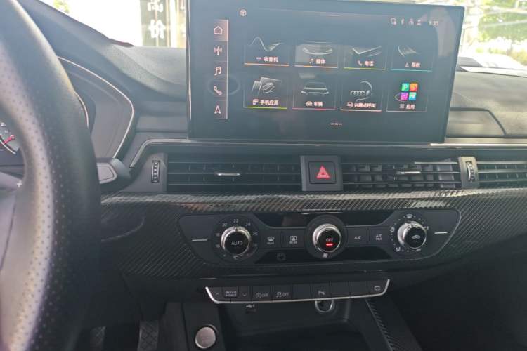 Used Audi A4L 2020 40 TFSI Fashionable and Elegant Model Audio And AC Panel