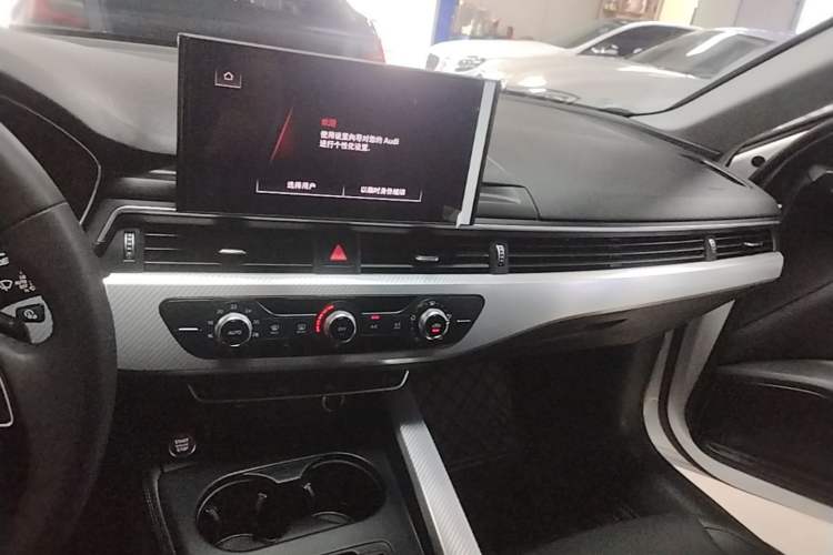 Used Audi A4L 2020 40 TFSI Fashionable and Elegant Model Audio And AC Panel