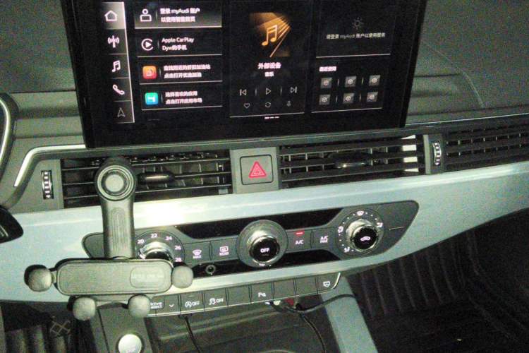 Used Audi A4L 2020 40 TFSI Fashion Dynamic Model Audio And AC Panel