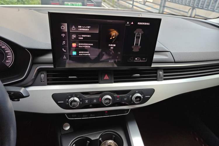 Used Audi A4L 2020 40 TFSI Fashion Dynamic Model Audio And AC Panel