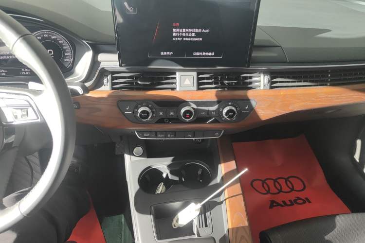Used Audi A4L 2020 40 TFSI Fashion Dynamic Model Audio And AC Panel