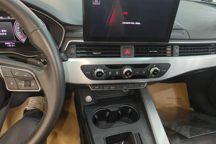 Used Audi A4L 2020 40 TFSI Fashion Dynamic Model Audio And AC Panel