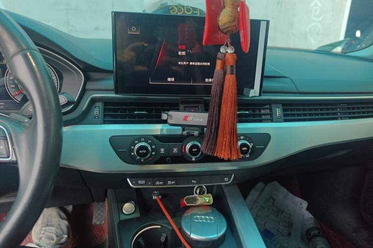 Used Audi A4L 2020 40 TFSI Fashion Dynamic Model Audio And AC Panel