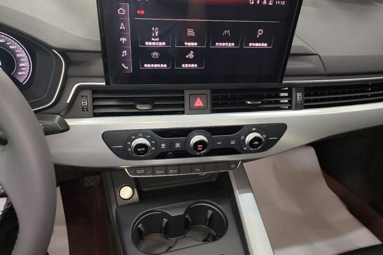 Used Audi A4L 2020 40 TFSI Fashionable and Elegant Model Audio And AC Panel
