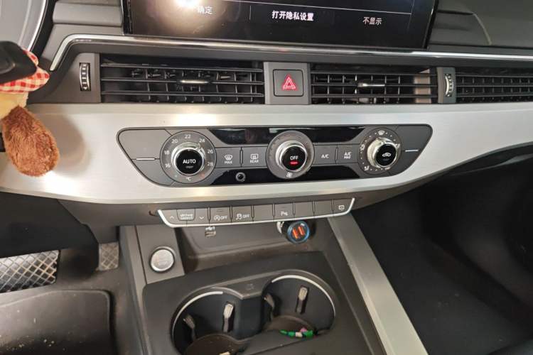 Used Audi A4L 2020 40 TFSI Fashion Dynamic Model Audio And AC Panel