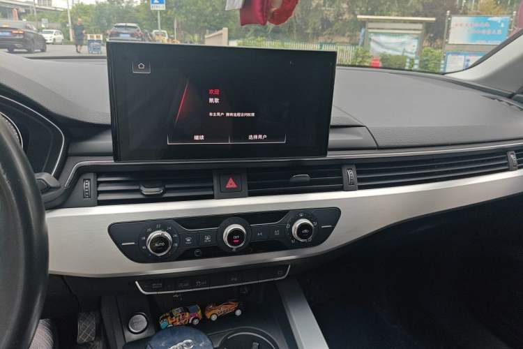 Used Audi A4L 2020 40 TFSI Fashion Dynamic Model Audio And AC Panel