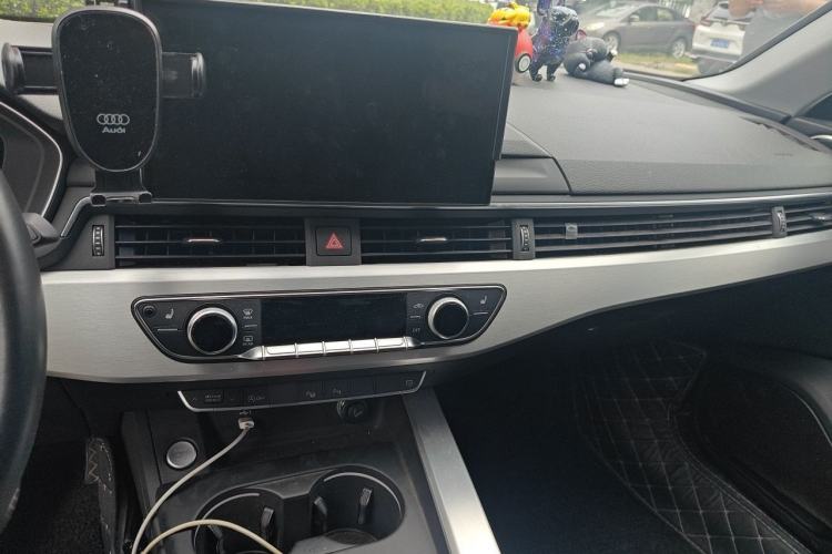 Used Audi A4L 2020 40 TFSI Luxury Dynamic Model Audio And AC Panel