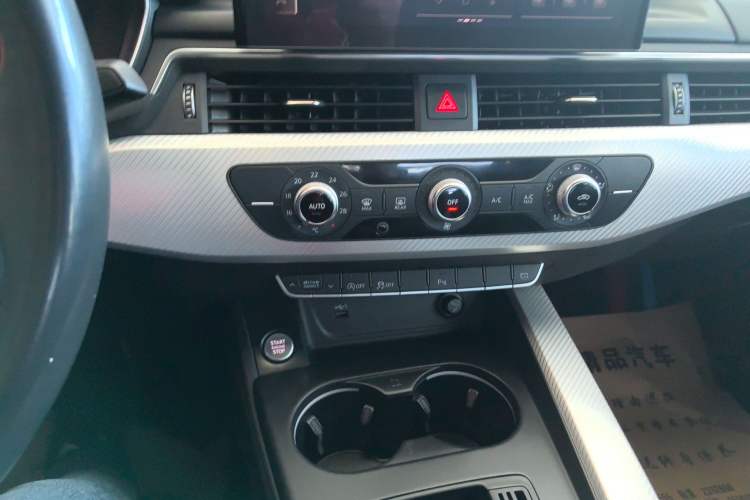 Used Audi A4L 2020 40 TFSI Fashionable and Elegant Model Audio And AC Panel