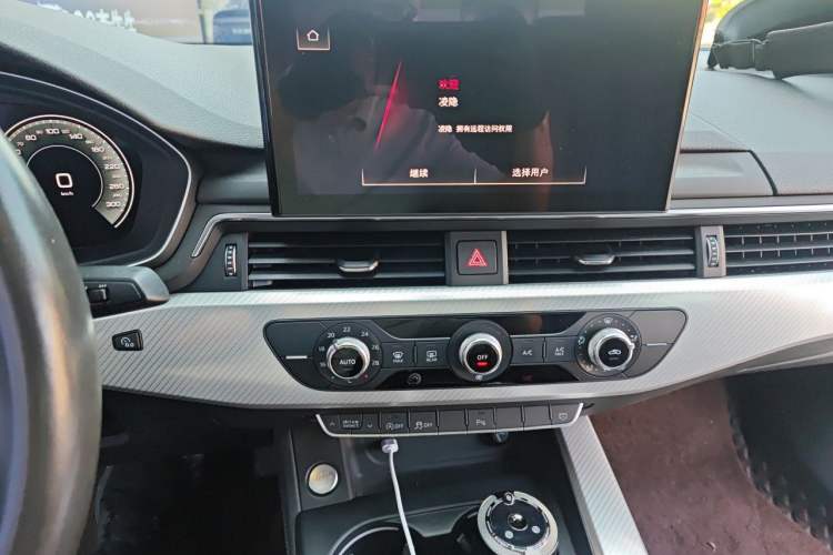 Used Audi A4L 2020 40 TFSI Fashionable and Elegant Model Audio And AC Panel