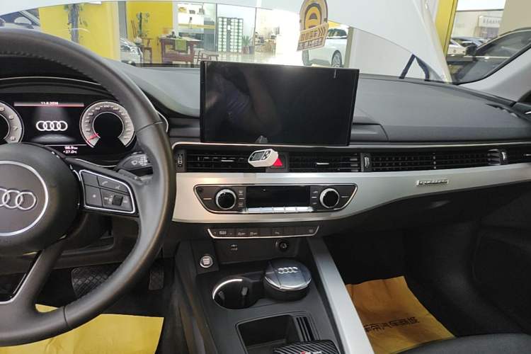 Used Audi A4L 2020 40 TFSI Fashion Dynamic Model Audio And AC Panel