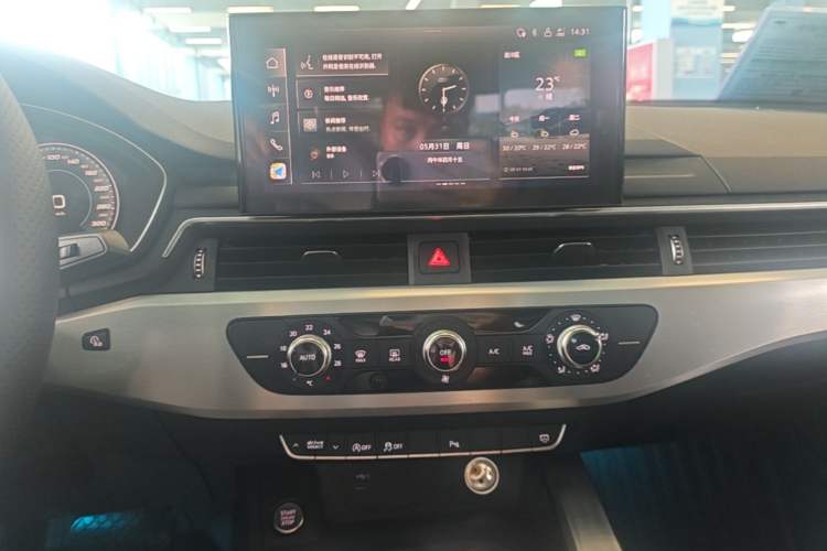 Used Audi A4L 2020 40 TFSI Fashion Dynamic Model Audio And AC Panel