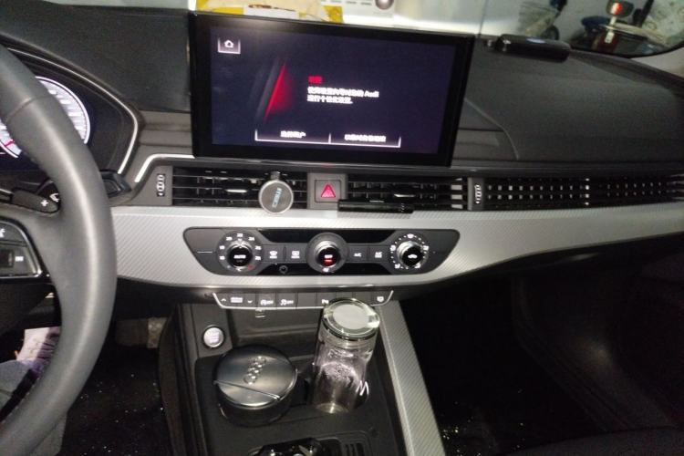 Used Audi A4L 2020 40 TFSI Fashionable and Elegant Model Audio And AC Panel