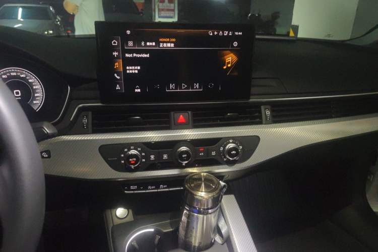 Used Audi A4L 2020 40 TFSI Fashionable and Elegant Model Audio And AC Panel
