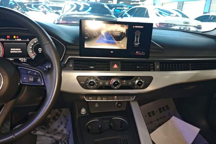 Used Audi A4L 2020 40 TFSI Fashionable and Elegant Model Audio And AC Panel
