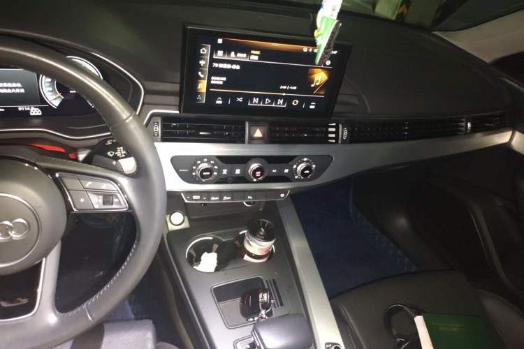 Used Audi A4L 2020 40 TFSI Fashion Dynamic Model Audio And AC Panel