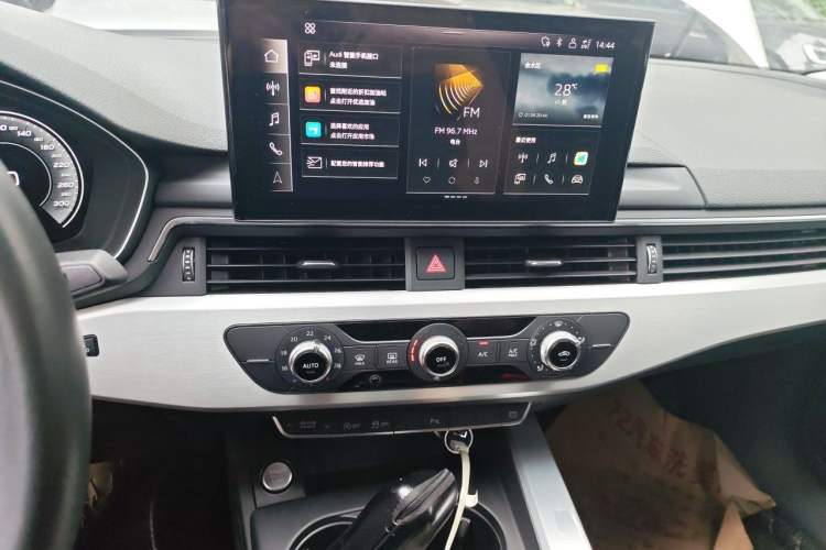 Used Audi A4L 2020 40 TFSI Fashion Dynamic Model Audio And AC Panel