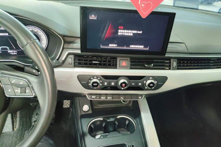 Used Audi A4L 2020 40 TFSI Fashionable and Elegant Model Audio And AC Panel