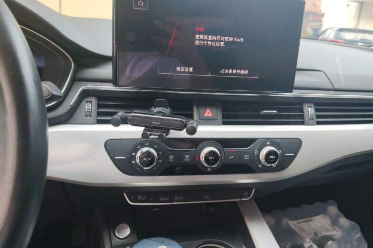 Used Audi A4L 2020 40 TFSI Fashionable and Elegant Model Audio And AC Panel