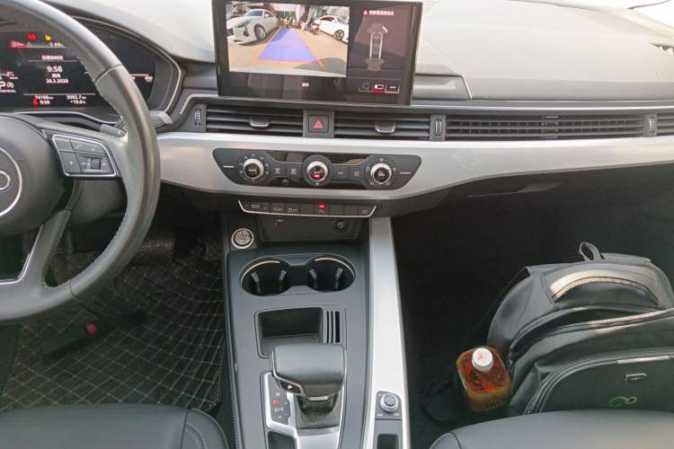 Used Audi A4L 2020 40 TFSI Fashionable and Elegant Model Audio And AC Panel