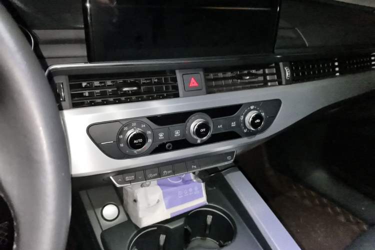Used Audi A4L 2020 35 TFSI Fashion Dynamic Model Audio And AC Panel