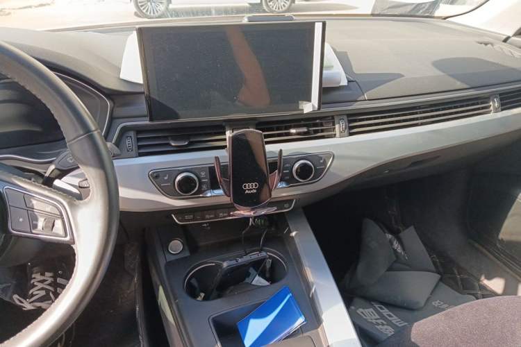 Used Audi A4L 2020 40 TFSI Luxury Dynamic Model Audio And AC Panel