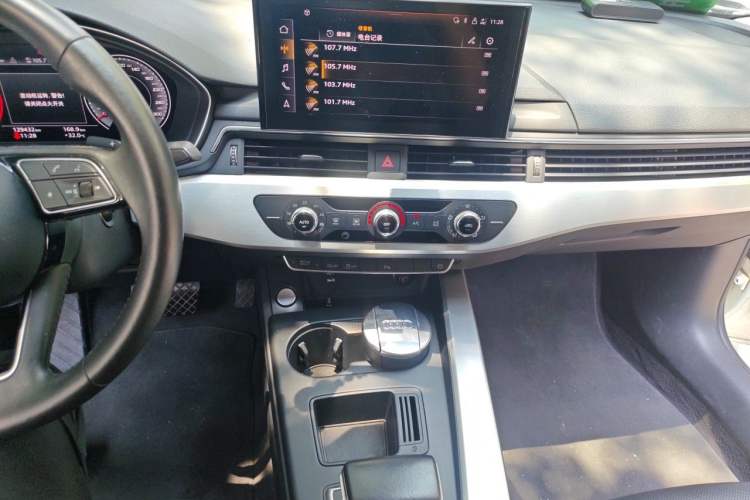 Used Audi A4L 2020 40 TFSI Fashion Dynamic Model Audio And AC Panel