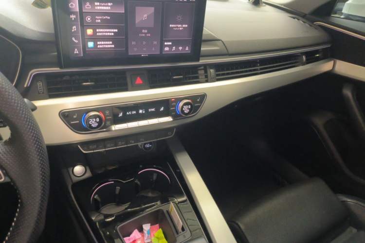 Used Audi A4L 2020 40 TFSI Luxury Dynamic Model Audio And AC Panel