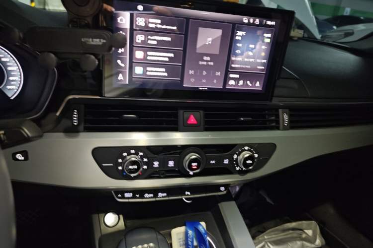 Used Audi A4L 2020 40 TFSI Fashion Dynamic Model Audio And AC Panel