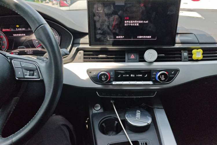 Used Audi A4L 2020 40 TFSI Luxury Dynamic Model Audio And AC Panel