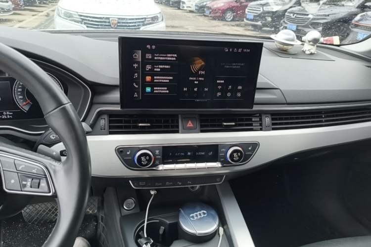 Used Audi A4L 2020 40 TFSI Fashion Dynamic Model Audio And AC Panel